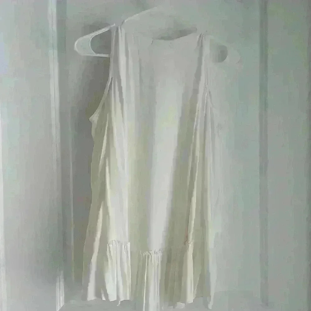 Ivory,  women's,  cold shoulder top. Sz med by Soprano. NWT from Dillard's. - Picture 4 of 5